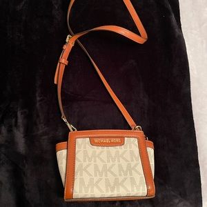 Micheal Kors cross body